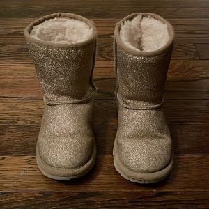 Little girls gold Ugg’s